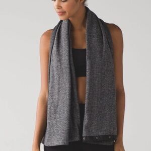 Lululemon Vinyasa Scarf *Rulu
Heathered Herringbone Heathered Black Wrap